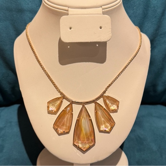 Kendra Scott Rhyan Rose Gold Statement Necklace in Brown Mother of Pearl - Picture 4 of 8